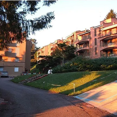 Dario In Con Piscina E Campi Da Tennis Ad Oggebbio