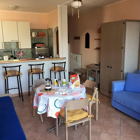 Dario In Con Piscina E Campi Da Tennis Ad Lägenhet Oggebbio