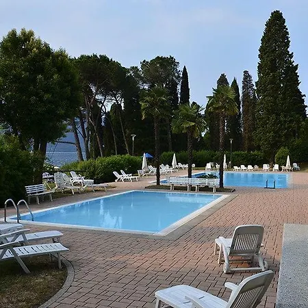 Dario In Con Piscina E Campi Da Tennis Ad Lägenhet *